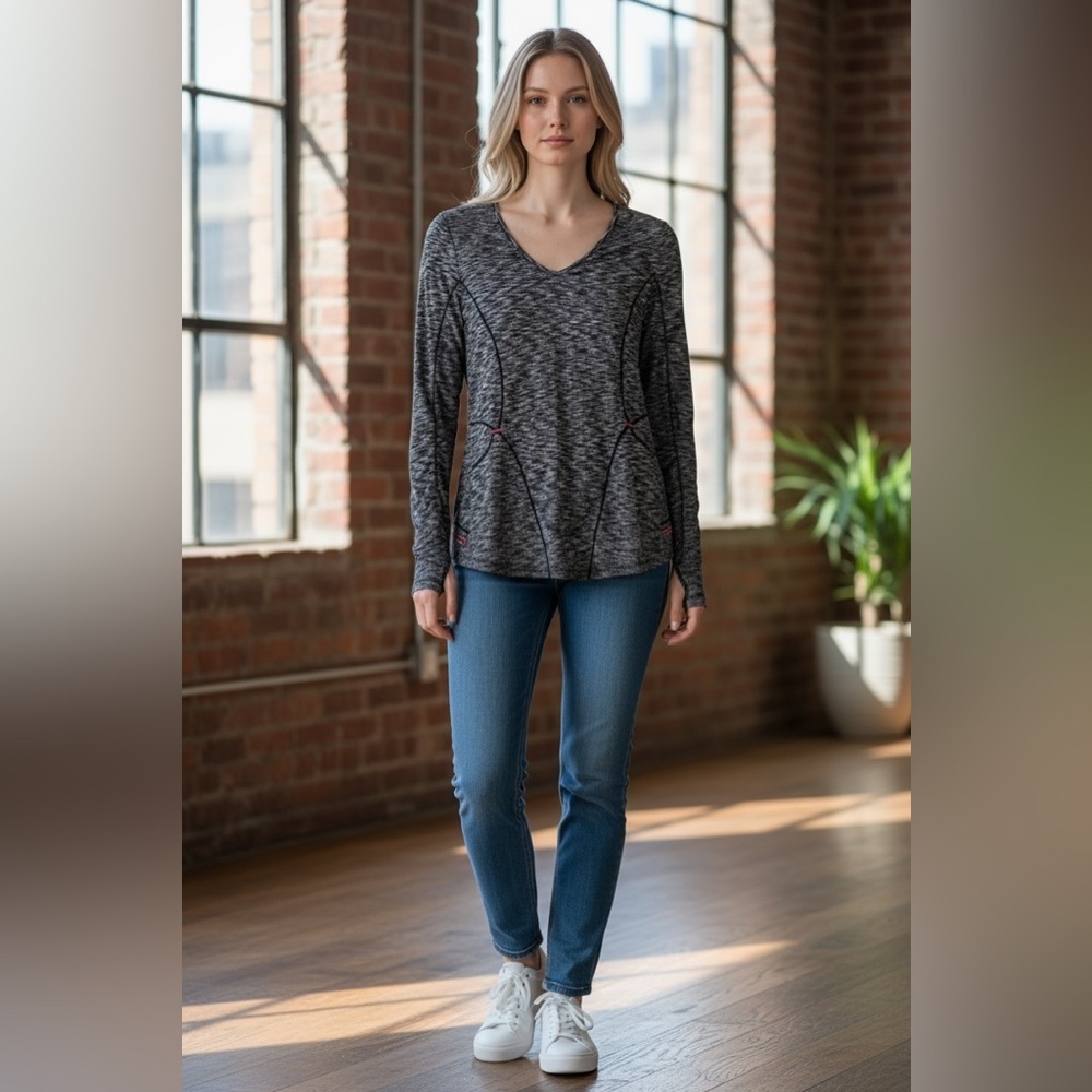 Athleta woman’s top with thumb hole and zip up pocket.